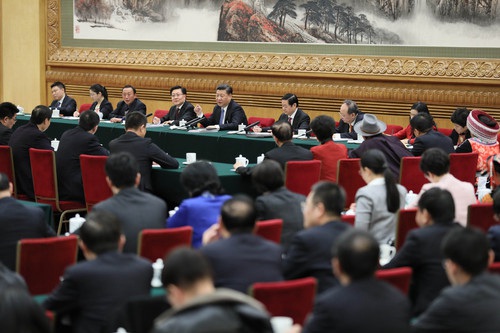 從人民中汲取治國理政的智慧和力量——習近平總書記同十二屆全國人大代表,、全國政協(xié)委員共商國是全紀實