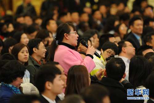 圖為新京報(bào)記者提問,。