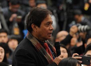 圖為美國(guó)全國(guó)廣播公司記者提問(wèn)