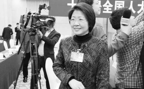 作為為數(shù)不多的來自礦業(yè)城市的女性全國人大代表,，昔日趙海燕頗受關(guān)注,。