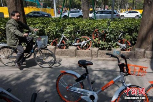 南京一慢車道遭遇共享單車“占領(lǐng)”,。<a target='_blank' href='http://www.chinanews.com/'>中新社</a>記者 泱波 攝