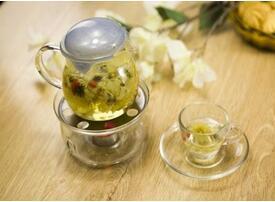 春季養(yǎng)肝喝什么好,？多喝菊花茶平肝名目
