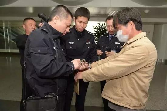 “天津版丁義珍”被勸返！身負(fù)億元重案逃國外,！