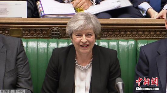 這一宣布在事先并無征兆,，在過去幾個(gè)月，英國(guó)首相府發(fā)言人多次表示不會(huì)提前舉行大選,。但在經(jīng)歷了一個(gè)復(fù)活節(jié)假期之后,，特雷莎·梅的態(tài)度出現(xiàn)了180度的大轉(zhuǎn)折。
