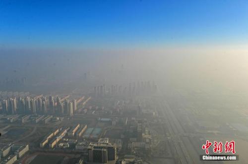 資料圖：某高樓上鳥(niǎo)瞰的天津,。<a target='_blank' href='http://www.chinanews.com/'>中新社</a>記者 佟郁 攝