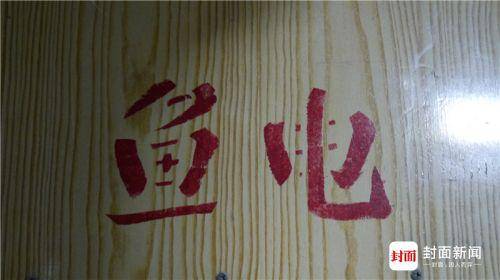 指揮艙里的魚雷發(fā)射指令室,。