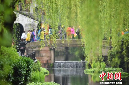 圖為鹽官古鎮(zhèn),?！←}官旅游度假區(qū)提供 攝