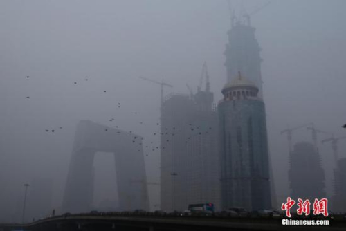 資料圖：遭遇霧霾襲擊的北京。<a target='_blank' href='http://www.chinanews.com/'>中新社</a>記者 李慧思 攝