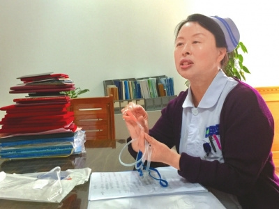 張靜展示臨床實(shí)用型發(fā)明。