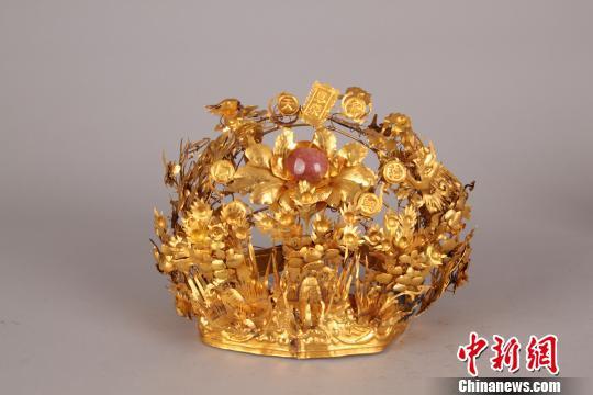     “一品誥命夫人”金冠,。　南京博物院供圖　攝