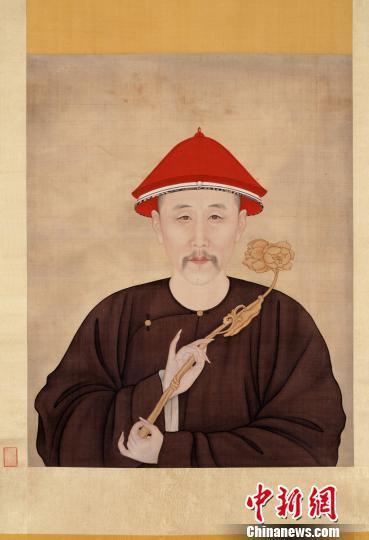 清人畫(huà)胤禛半身像軸,。　南京博物院供圖 攝
