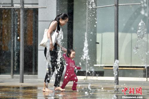 資料圖：5月17日,，北京開啟了高溫干熱的“炙烤”模式,。<a target='_blank' href='http://www.chinanews.com/' >中新網(wǎng)</a>記者 金碩 攝