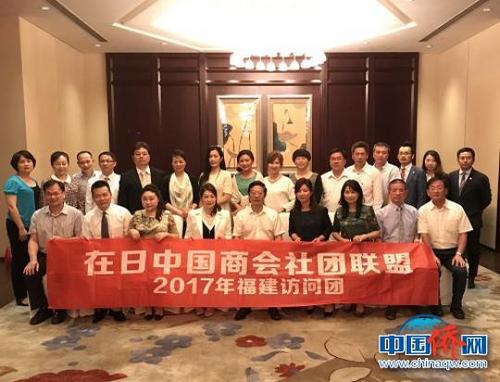 中國僑網(wǎng)資料圖：廈門市委副書記陳秋雄（前中）會見以陳秀姐為團長的訪問團一行,。鄭松波 攝