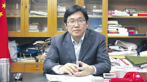 中國僑網(wǎng)江蘇省僑辦主任王華接受《歐洲時報》專訪,。（《歐洲時報》/侯詣村 攝）