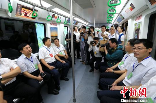 成都地鐵4號線二期工程全長約22公里,，分為東,、西延線，全線設(shè)14座車站,?！√镆?攝