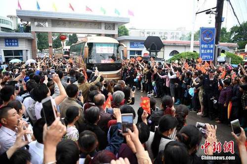 毛坦廠中學(xué)：又到了萬(wàn)人歡送的日子