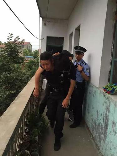 男子服藥直播自殺被警察救下 事后埋怨不該救我