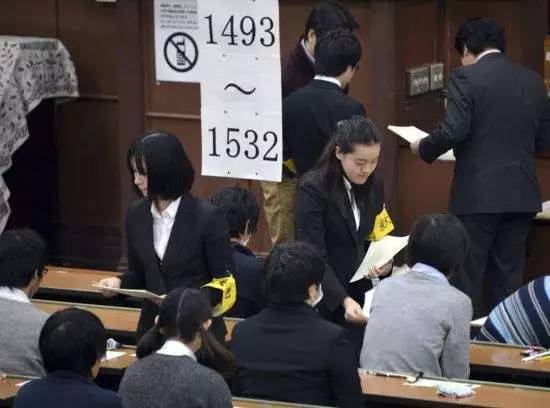 中國(guó)的高考很殘酷,？外國(guó)的考生同樣不好過(guò)