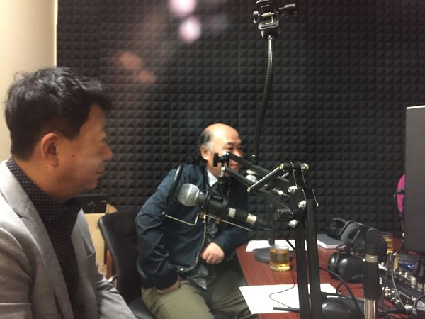 6,、盛鳴澳洲展期間和王旭在澳洲華語廣播電臺(tái)做扇面文化專訪節(jié)目
