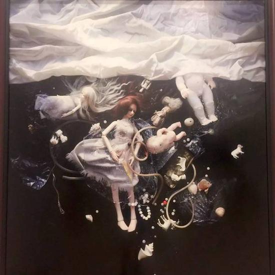 陳穎，《蜉蝣》,，布面油畫,，180 ×150 cm，2015