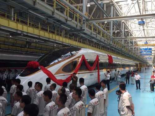 中國標(biāo)準(zhǔn)動車組“復(fù)興號”亮相 明天將在京滬高鐵首發(fā)