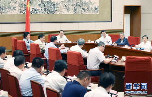 　　6月22日,，中共中央政治局常委、國務(wù)院總理、黨組書記李克強主持國務(wù)院黨組理論學(xué)習(xí)中心組學(xué)習(xí)講座,，就新一輪世界科技革命和產(chǎn)業(yè)變革若干前沿領(lǐng)域發(fā)展態(tài)勢進行專題學(xué)習(xí),。新華社記者 姚大偉 攝