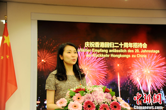 香港駐柏林經(jīng)貿(mào)辦主任何小萍致辭,。<a target='_blank' href='http://www.chinanews.com/'>中新社</a>記者 彭大偉 攝