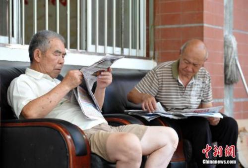 2017年年底前啟動(dòng)個(gè)人稅收遞延型商業(yè)養(yǎng)老保險(xiǎn)試點(diǎn)。（資料圖）<a target='_blank' href='http://www.chinanews.com/'>中新社</a>記者 張暢 攝