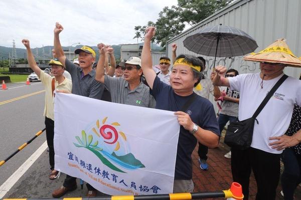 蔡英文日前到宜蘭視察,，遭抗議年改民眾到場嗆聲。(圖片來源：臺(tái)灣《聯(lián)合報(bào)》)