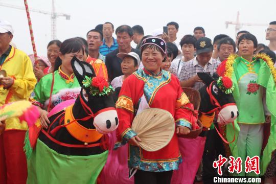 山東日照古村落祭海神祈求風(fēng)調(diào)雨順魚蝦滿倉（圖）