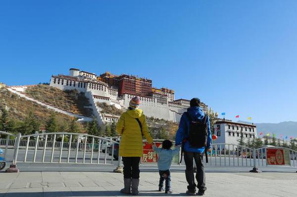 重慶夫妻帶兩歲兒子上西藏探險 爬雪山穿越無人區(qū) 