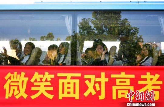 石家莊45中高考考生?！〉杂鸺?攝