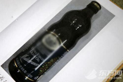 過期橄欖油貼標(biāo)再銷售 警方破獲兩處造假窩點