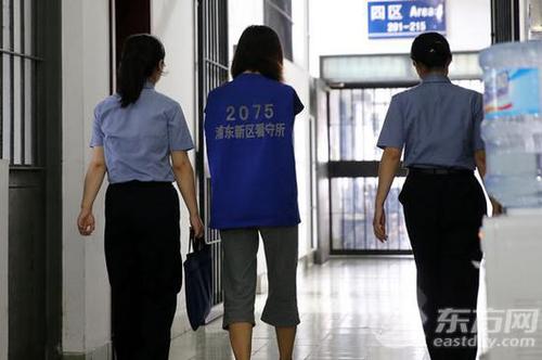過期橄欖油貼標(biāo)再銷售 警方破獲兩處造假窩點