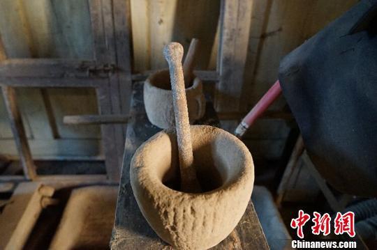 何世前收藏的“老物件”?！￡愃?攝