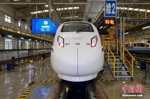 7月6日,，一組CRH5G型技術(shù)提升動(dòng)車組抵達(dá)西安鐵路局西安北動(dòng)車所。 <a target='_blank' href='http://www.chinanews.com/'>中新社</a>記者 張遠(yuǎn) 攝
