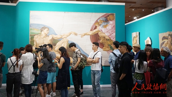鳥(niǎo)巢米開(kāi)朗基羅國(guó)際藝術(shù)展吸引眾多觀眾觀展 (1)