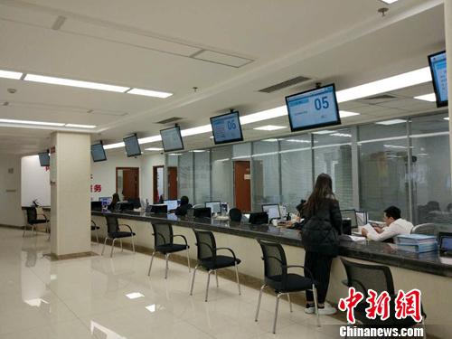 不得向供應商索要或者接受其給予的贈品,、回扣,。(資料圖)<a target='_blank' href='http://www.chinanews.com/' >中新網</a>記者 李金磊 攝