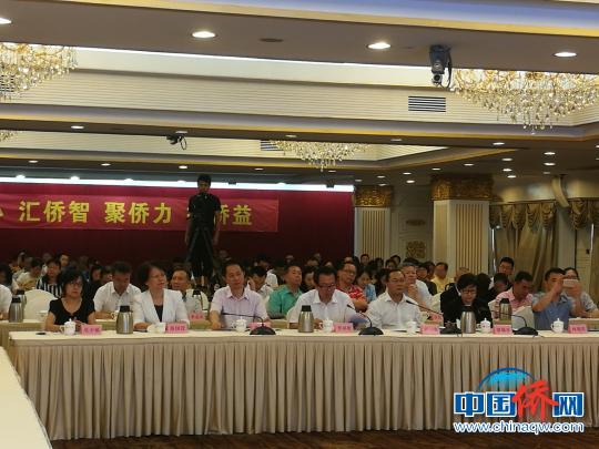 中國僑網(wǎng)7月21日,由廣州市僑聯(lián)主辦的“創(chuàng)業(yè)中華·圓夢廣州”——為廣州實(shí)施創(chuàng)新驅(qū)動發(fā)展戰(zhàn)略獻(xiàn)良策研討會在廣州大廈舉行,。　郭軍　攝