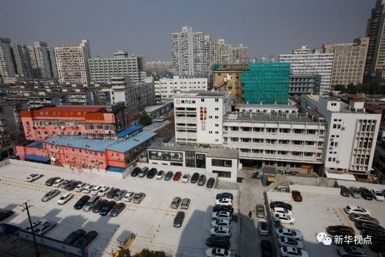 選址在城市CBD和交通便捷的地區(qū)，提出了“30分鐘生活圈”的概念的“魔方公寓”,。新華社記者方喆 攝