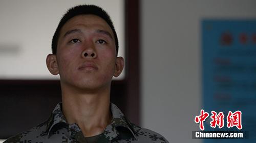 李超臉上仍留有傷疤,。 張曦 攝