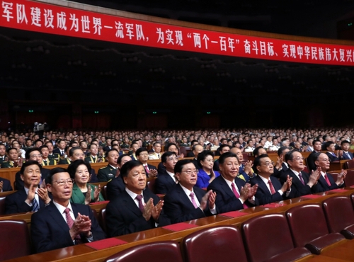 7月28日,，慶祝中國(guó)人民解放軍建軍90周年文藝晚會(huì)《在黨的旗幟下》在北京人民大會(huì)堂舉行,。中共中央總書(shū)記、國(guó)家主席,、中央軍委主席習(xí)近平和李克強(qiáng),、張德江、俞正聲,、劉云山,、王岐山、張高麗等黨和國(guó)家領(lǐng)導(dǎo)人,，與首都3000多名各界群眾一起觀看演出,。