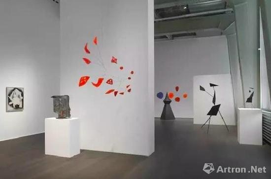 豪瑟沃斯蘇黎世展覽‘亞歷山大·考爾德 / 大衛(wèi)·史密斯’（Alexander Calder / David Smith）現(xiàn)場圖,。? 考爾德基金會,，紐約 / 2017 ProLitteris，蘇黎世,，大衛(wèi)·史密斯藝術(shù)資產(chǎn),，圖片：大衛(wèi)·史密斯藝術(shù)資產(chǎn)，考爾德基金會,，豪瑟沃斯