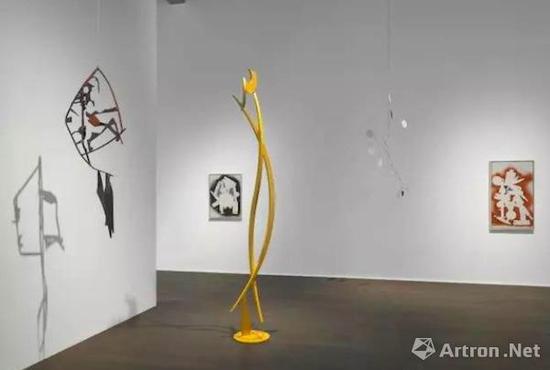 豪瑟沃斯蘇黎世展覽‘亞歷山大·考爾德 / 大衛(wèi)·史密斯’（Alexander Calder / David Smith）現(xiàn)場圖,。? 考爾德基金會，紐約 / 2017 ProLitteris,，蘇黎世,，大衛(wèi)·史密斯藝術(shù)資產(chǎn)，圖片：大衛(wèi)·史密斯藝術(shù)資產(chǎn),，考爾德基金會,，豪瑟沃斯