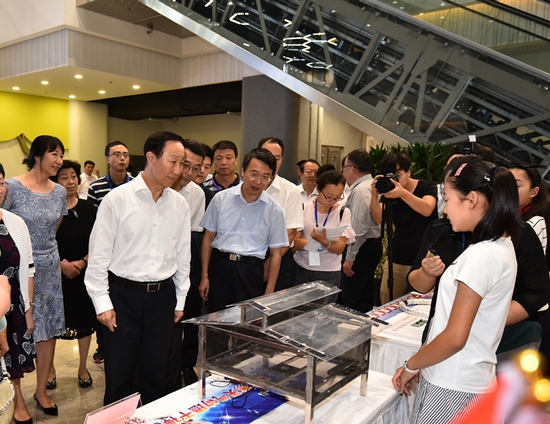 8月10日,，第十三屆“宋慶齡少年兒童發(fā)明獎(jiǎng)”頒獎(jiǎng)典禮在中國(guó)宋慶齡青少年科技文化交流中心舉行,。全國(guó)政協(xié)副主席、中國(guó)宋慶齡基金會(huì)主席王家瑞出席,。2