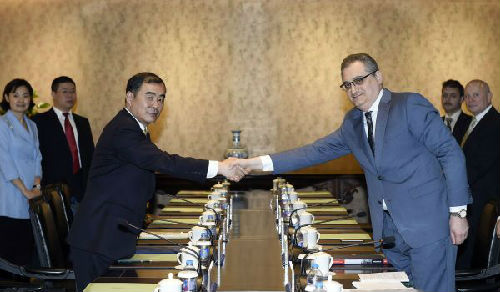 去年6月,，第三次中俄東北亞安全磋商在北京舉行,，中國外交部部長助理孔鉉佑和俄羅斯外交部副部長莫爾古洛夫共同主持。 （新華社發(fā)）