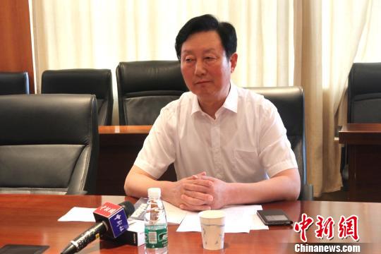 圖為成長春說,，新一輪長江經(jīng)濟帶發(fā)展需要走協(xié)調(diào)性均衡發(fā)展之路,。　崔佳明 攝