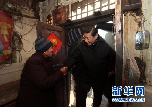 2012年12月29日至30日，中共中央總書記,、中央軍委主席習(xí)近平在河北省阜平縣看望慰問困難群眾,。 新華社記者 蘭紅光 攝