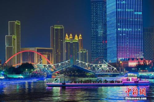 第十三屆全運會即將開幕，“點亮海河”活動在天津海河兩畔的進行了彩排,、預演,。 <a target='_blank' href='http://www.chinanews.com/'>中新社</a>記者 佟郁 攝 