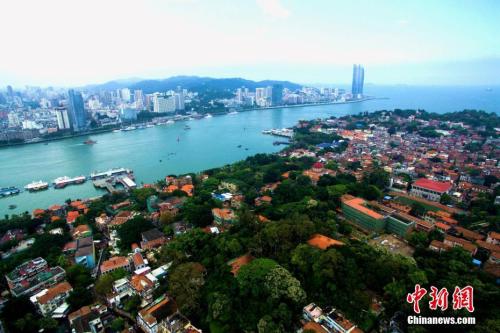 資料圖：廈門，別稱鷺島,，福建省省轄市,，東南沿海重要的港口及風(fēng)景旅游城市。廈門還是中國(guó)最早設(shè)立的經(jīng)濟(jì)特區(qū)之一,。王東明 攝